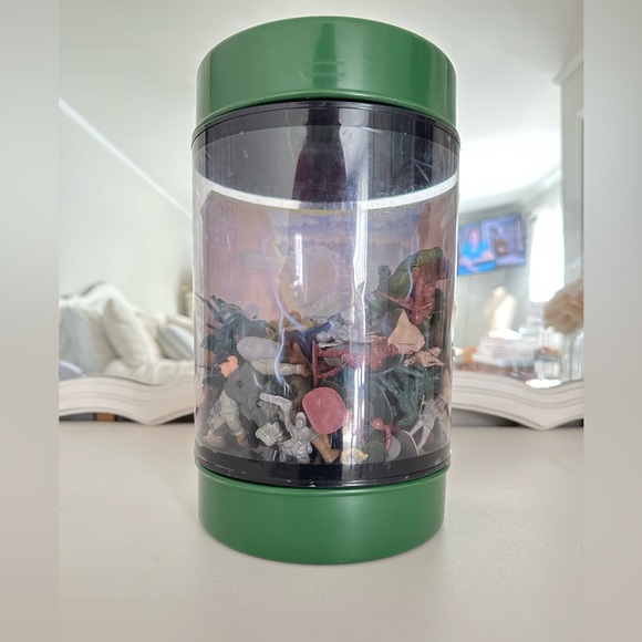 Drum of Army men - Picture 3 of 4